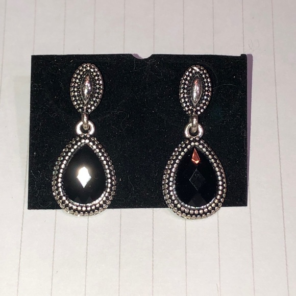 🆕Gorgeous black & silver earrings NWT - Picture 9 of 16